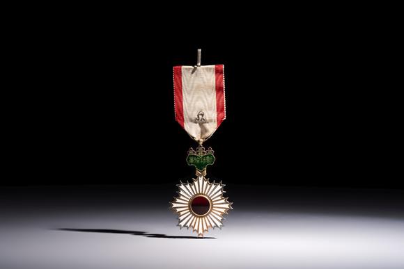 Rob Michiels AuctionsA Japanese Order of the Rising Sun, Fifth Class, in its original lacquer box, Meiji, 19/20th C.