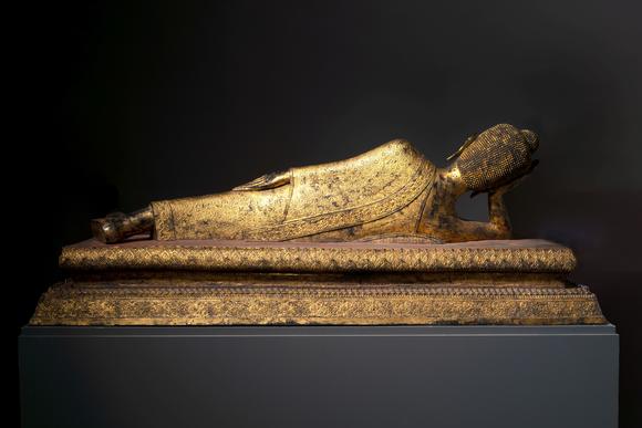 Rob Michiels AuctionsAn exceptional and large gilt-lacquered bronze figure of the reclining Parinirvana Buddha, Thailand, 18th C.