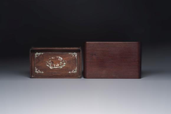 Rob Michiels AuctionsA Chinese or Vietnamese mother-of-pearl-inlaid wooden tray and a Chinese hongmu stand, 19/20th C.
