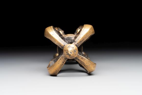 Rob Michiels AuctionsA large Tibetan bronze vajra, 18/19th C.