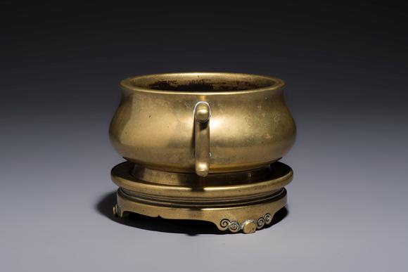 Rob Michiels AuctionsA Chinese bronze handled censer and stand, 17/18th C.