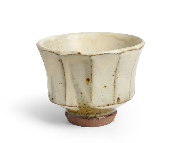 RoseberysPhil Rogers?(1951-2020)?

Footed, cut-sided bowl, circa 2