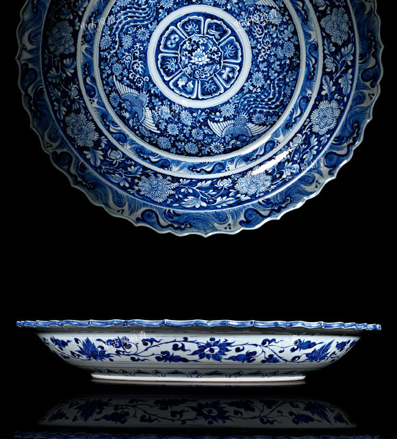 中古陶元 藍地白花鳳凰穿花紋菱口大盤