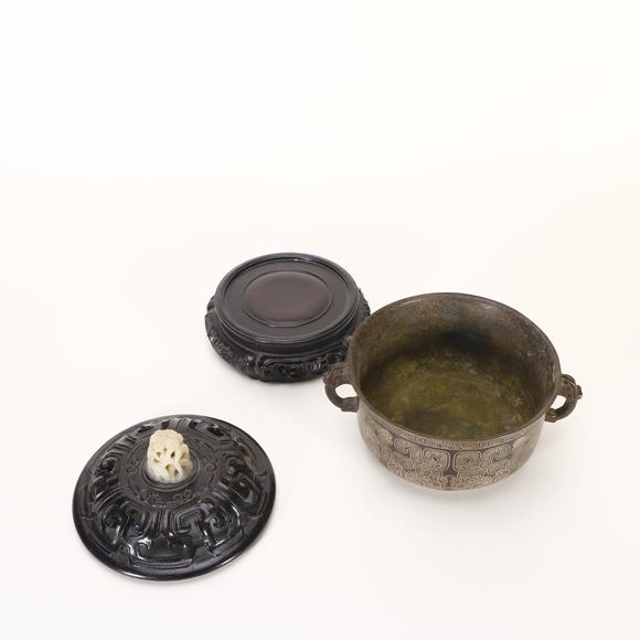 春和美術(shù)明 石叟款銅錯(cuò)銀夔龍紋紋雙耳香爐