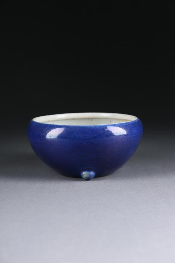 春和美術(shù)藍(lán)釉三足洗