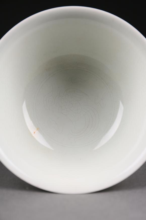 春和美術(shù)甜白釉暗刻龍鳳紋碗