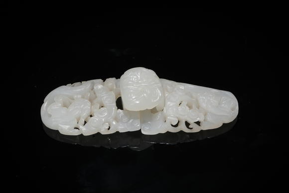 北京懋隆拍賣(mài)清 白玉螭龍紋帶扣