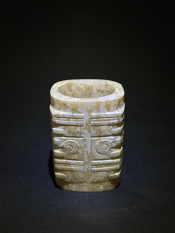 萬(wàn)領(lǐng)國(guó)際良渚文化玉琮   附國(guó)華雜志著錄信息