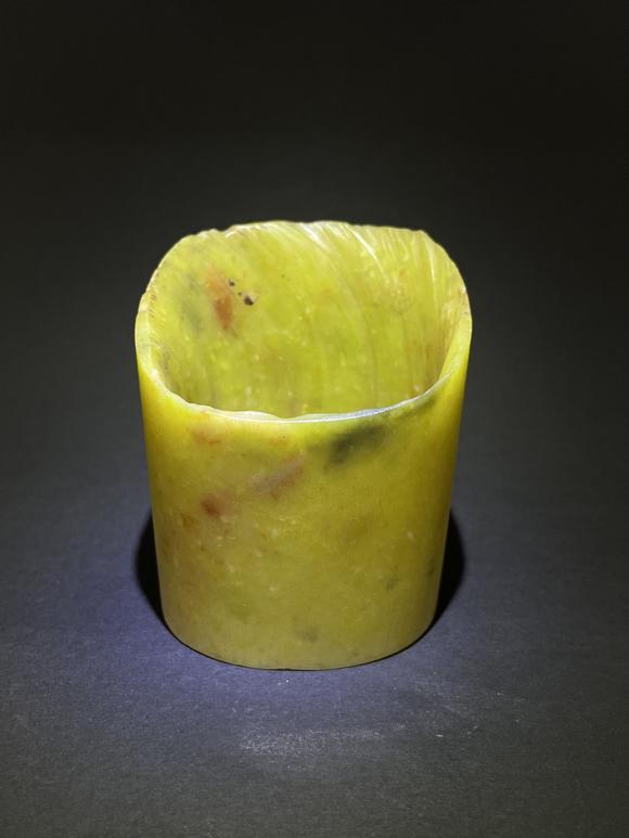 萬領(lǐng)國際紅山文化玉箍形器   附國華雜志著錄信息
