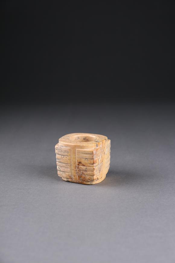 萬(wàn)領(lǐng)國(guó)際雞骨白玉琮