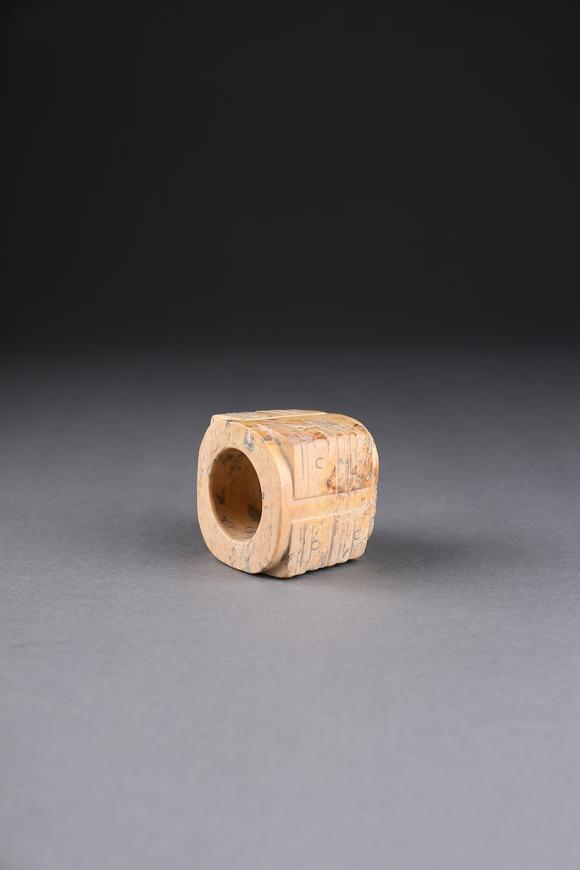 萬(wàn)領(lǐng)國(guó)際雞骨白玉琮