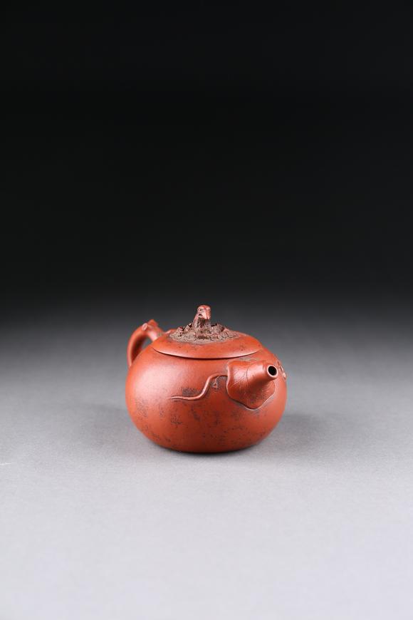 萬領(lǐng)國際紫砂鳥首藤葉壺