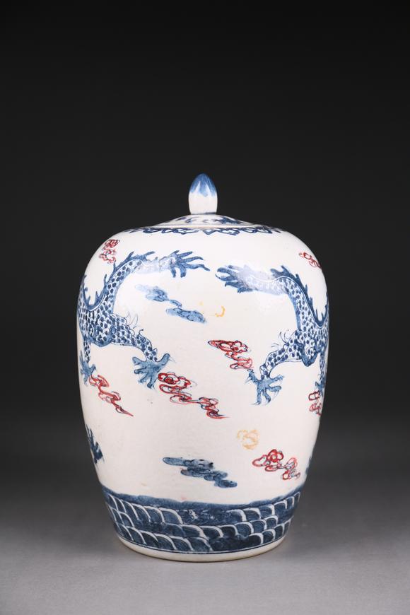 萬(wàn)領(lǐng)國(guó)際青花釉里紅雙龍戲珠蓋罐