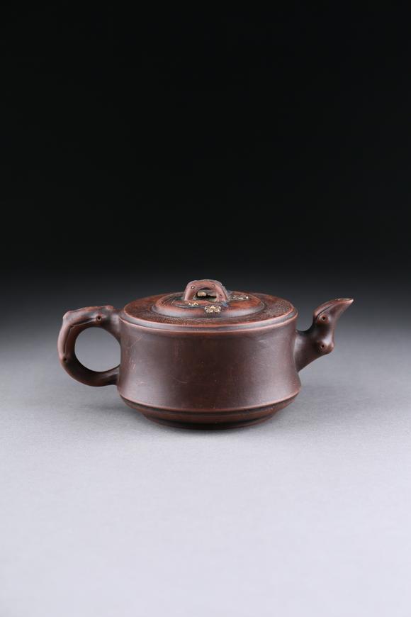 萬(wàn)領(lǐng)國(guó)際紫砂竹紋梅花壺