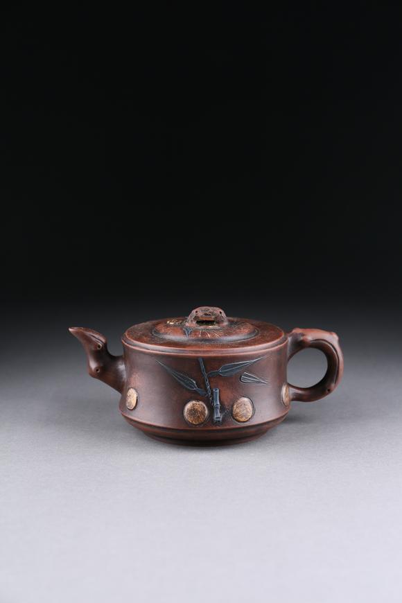 萬(wàn)領(lǐng)國(guó)際紫砂竹紋梅花壺