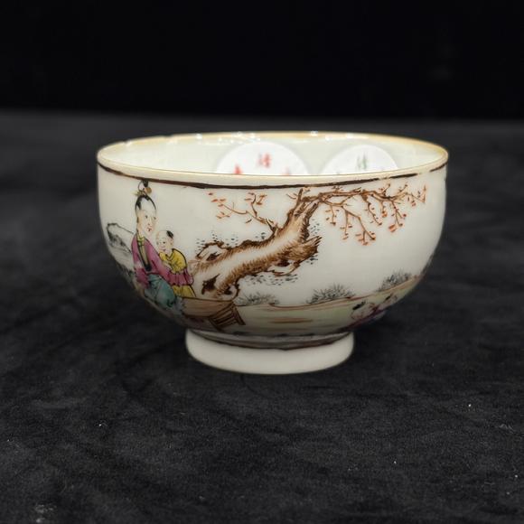 南京十竹齋粉彩人物紋單耳杯一對(duì)