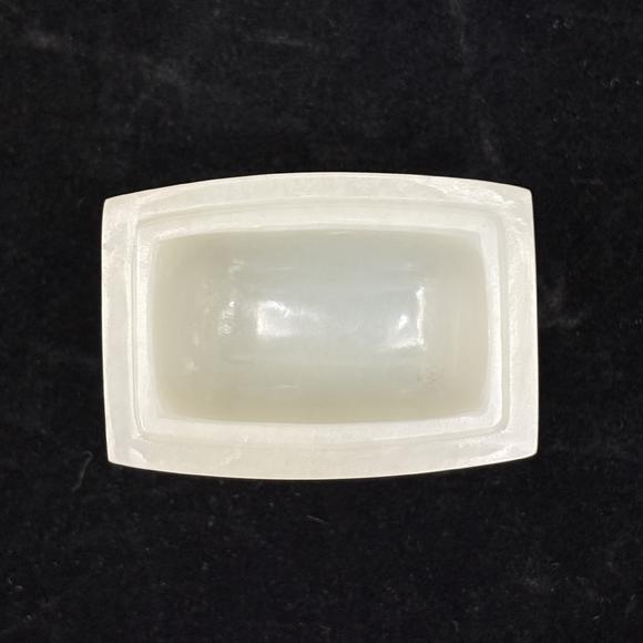 南京十竹齋白玉雕雙龍戲珠帶蓋方瓶