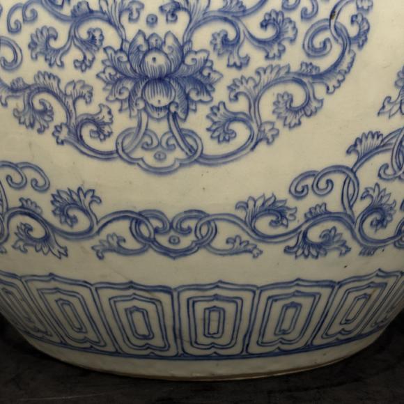 南京十竹齋青花單描蓮?fù)屑獞c有余福壽紋大卷缸