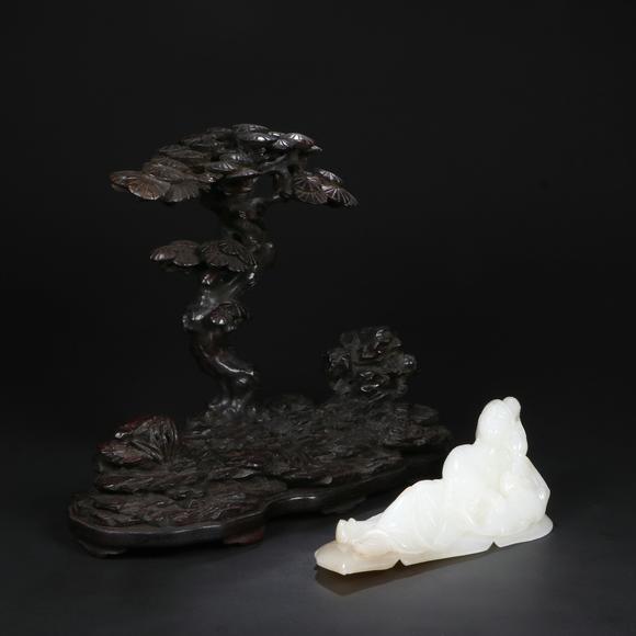北京億宬和田玉雕貴妃醉酒擺件（配紫檀底座）