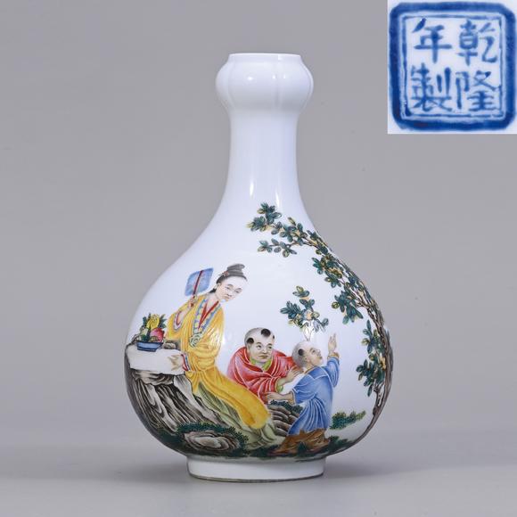 香港華輝民國(guó) 琺瑯彩美人教子題詩(shī)蒜頭瓶 