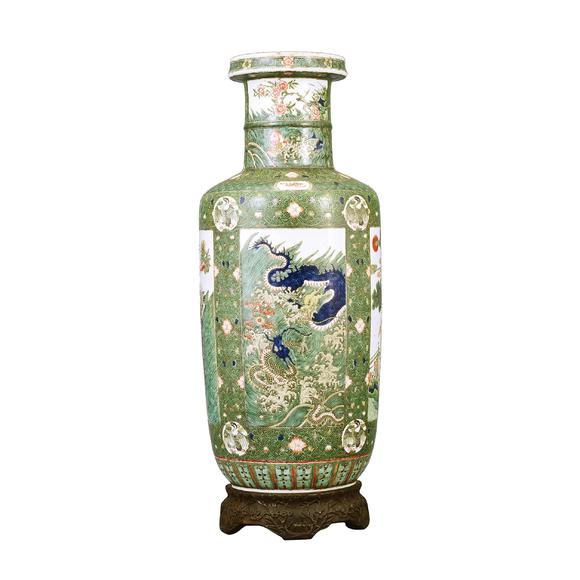 香港華輝十八世紀(jì) 五彩開(kāi)光海水龍紋棒槌瓶