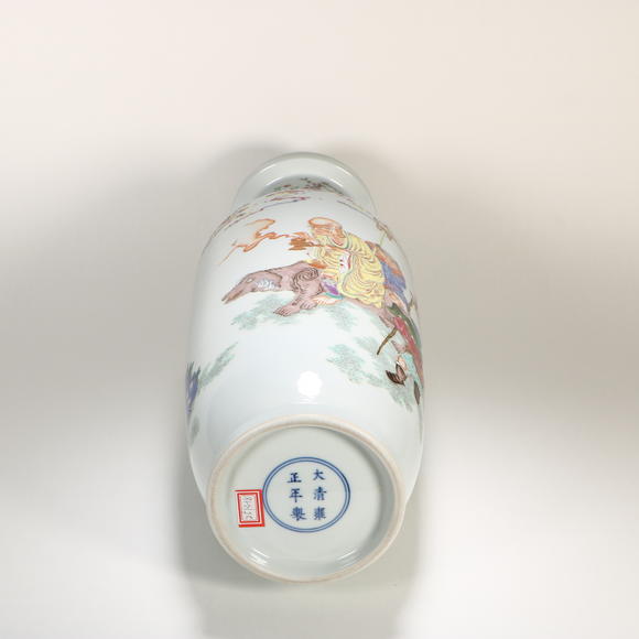 北京億宬 粉彩八寶羅漢棒槌瓶