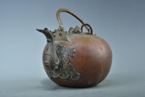 Wichita Auctioneers铜凤嘴茶壶 A YIXING TEAPOT AND COVER