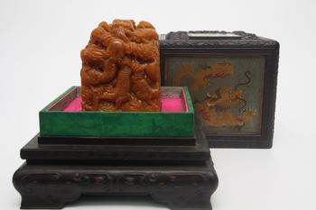 清 田黃九龍乾隆御覽大印