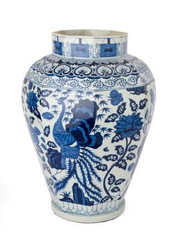 Lot 6 A LARGE PAIR OF BLUE AND WHITE PORCELAIN OCTAGONAL BALUSTER VASES