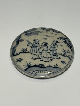 Couvercle rond bleu à personnages, 17–18 siècle