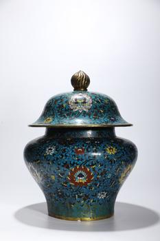 Pot couvert cloisonné chinois ancien à fleurs entrelacées, 18–19 s.