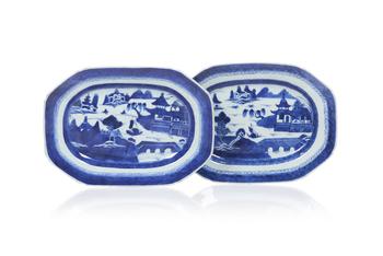 A pair of octagonal Canton blue platters
