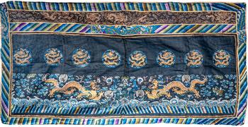 清 緙絲海濤雲(yún)龍紋帷幕