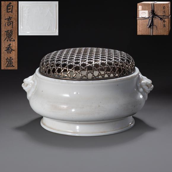 大阪國際|2026大阪國際特別周年記念(第七回)古美術(shù)品競売會大明成化年制 德化白瓷獅耳香爐