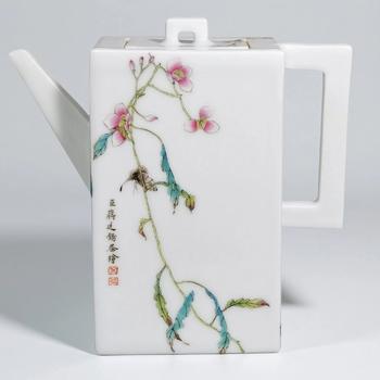 清蔣廷錫（保合太和）粉彩花鳥草蟲四方茶壺