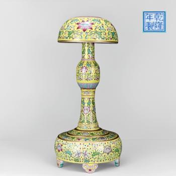 清乾隆 琺瑯彩纏枝蓮紋官帽架