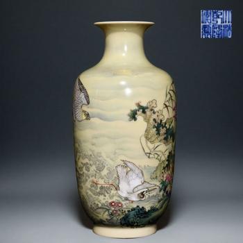 清乾隆 米黃釉粉彩花鳥紋燈籠瓶