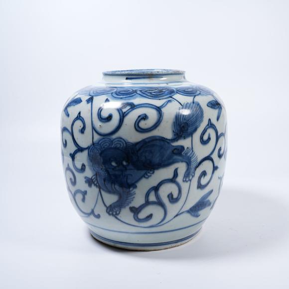 弘楊株式會(huì)社|弘楊美術(shù)8月オークション第1回青花穿花獅紋罐