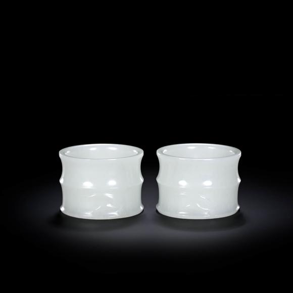 Cascade'sA pair of Hetian jade bamboo wine glasses in Qing Dynasty | 清代 和田玉竹節(jié)酒杯一對