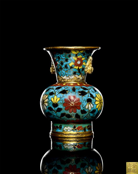 華藝國(guó)際明  銅胎掐絲琺瑯纏枝花紋天雞耳尊