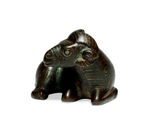華藝國(guó)際明  銅錯(cuò)金羊鎮(zhèn)