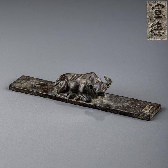 大阪美術(shù)商會(huì)|2026年大美會(huì)第三十六回夏季藝術(shù)品拍賣會(huì)明宣德 古銅臥牛文鎮(zhèn)
