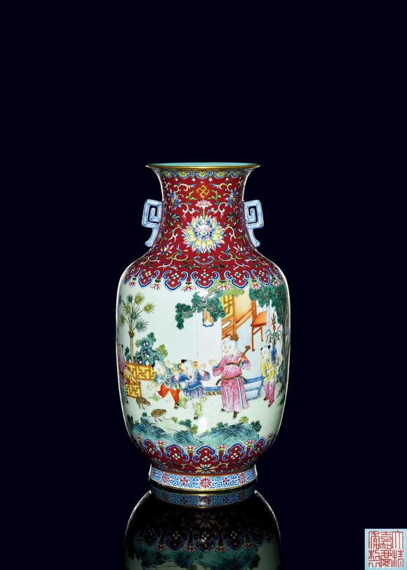華藝國(guó)際|華藝2026春季拍賣(mài)會(huì)清嘉慶  洋紅地洋彩纏枝寶相花吉慶如意嬰戲圖螭耳尊