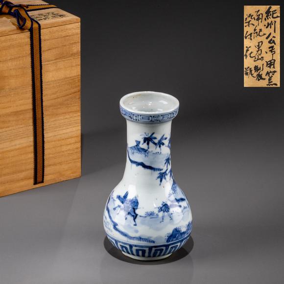 大阪美術(shù)商會(huì)|2026年大美會(huì)第三十六回夏季藝術(shù)品拍賣會(huì)江戶時(shí)期 南紀(jì)男山染付山水紋瓶