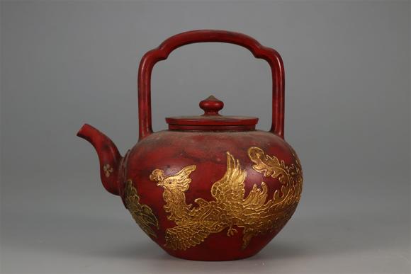 東京國(guó)際拍賣明代 陳用卿 漆器描金鳳紋提梁紫砂壺
