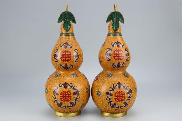 東京國際拍賣明正德 銅胎掐絲琺瑯彩五福獻(xiàn)壽熏葫蘆一對