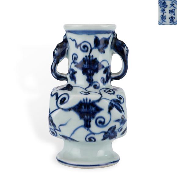 鐮倉美術|藝術品拍賣會（第十三回)明宣德 青花牽?；y四方倭角瓶