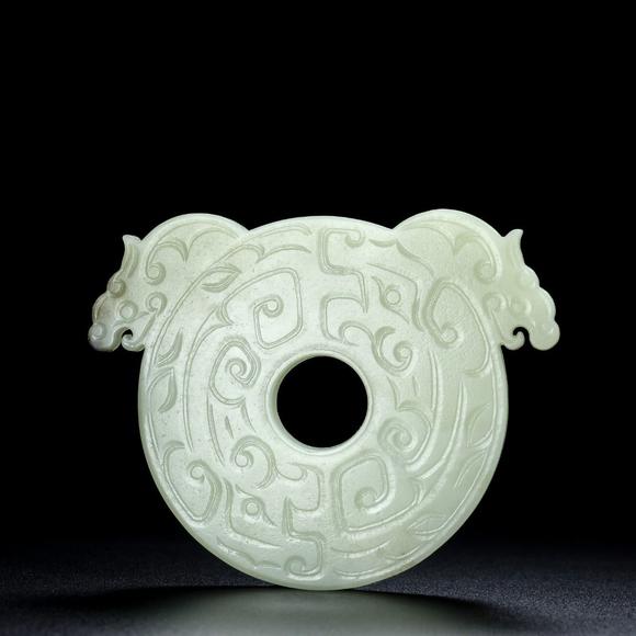 東京蕓術(shù)|關(guān)西古藏—薈萃雜項(xiàng)專(zhuān)場(chǎng)舊藏雙龍玉璧