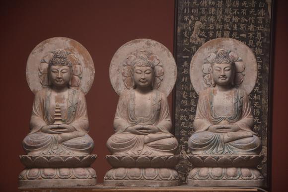 東京蕓術(shù)|關(guān)西古藏—薈萃雜項(xiàng)專(zhuān)場(chǎng)清早期做工～老青石手工雕刻【三寶佛】