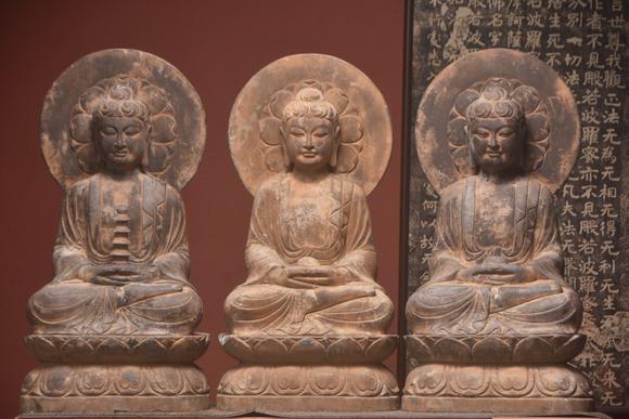 東京蕓術(shù)|關(guān)西古藏—薈萃雜項(xiàng)專(zhuān)場(chǎng)清早期做工～老青石手工雕刻【三寶佛】